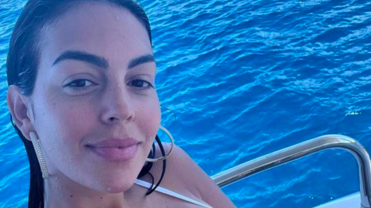 La llamaron "gorda": Georgina Rodríguez se volvió foco de burlas por su figura en bikini