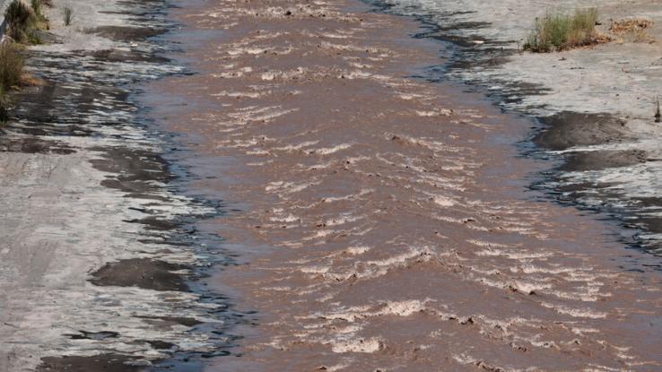 Encuentran a mujer muerta en el Río Mapocho: No ha sido identificada