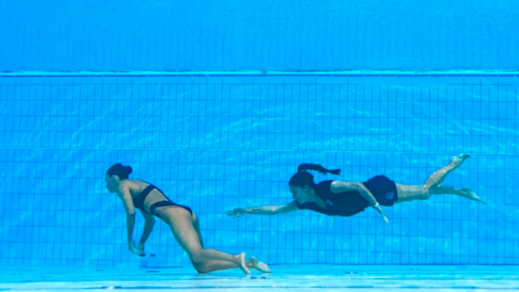 "Estuvo dos minutos sin respirar": El estremecedor relato sobre el rescate de nadadora que se desmayó en competencia