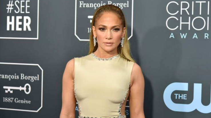 ¡Más joven que nunca! Jennifer Lopez derrocha belleza en nueva sesión con revelador traje de baño